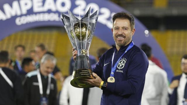 电竞比赛结果-巴西队6月在诺坎普和光明球场作赛 仍是临时主帅